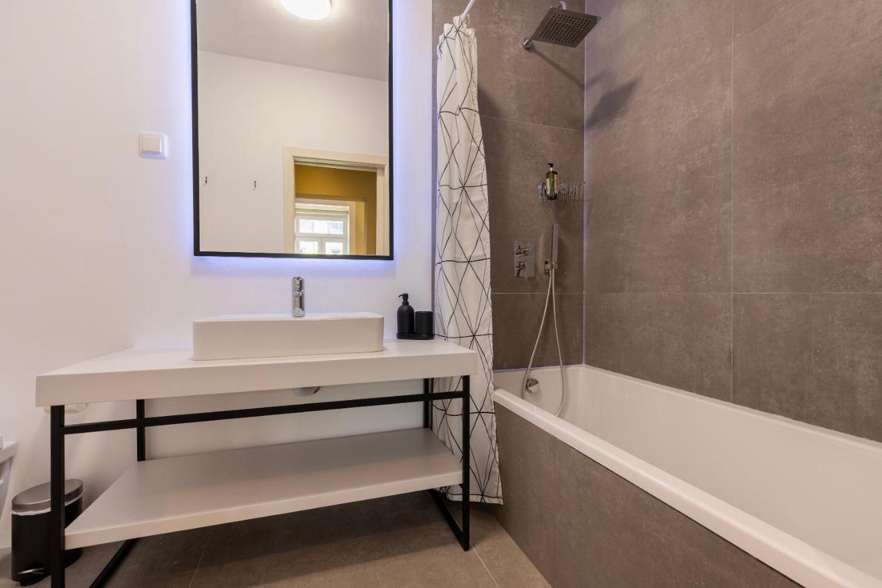 Liberdade Concept 3Bdr Apartment By Lovelystay Lisbon Luaran gambar